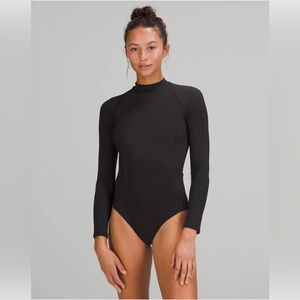 Black lululemon
Women's Water Long Sleeve Zip-Back Paddle Suit